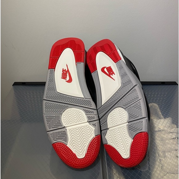 Reimagined 4’s ONLY accepting CASH APP OR VENMO due to poshmark issues.